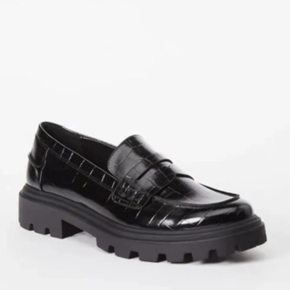 JustFab Colette Black Croc Lug Sole Loafers Women's Size 8.5 New With Box